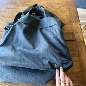 Lululemon On My Level Bag 2.0 19L- EUC Black. $80